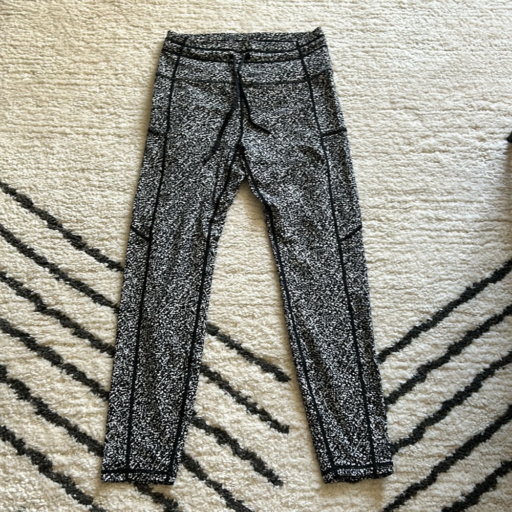 Zyia women’s leggings. Size 4. Like new!
